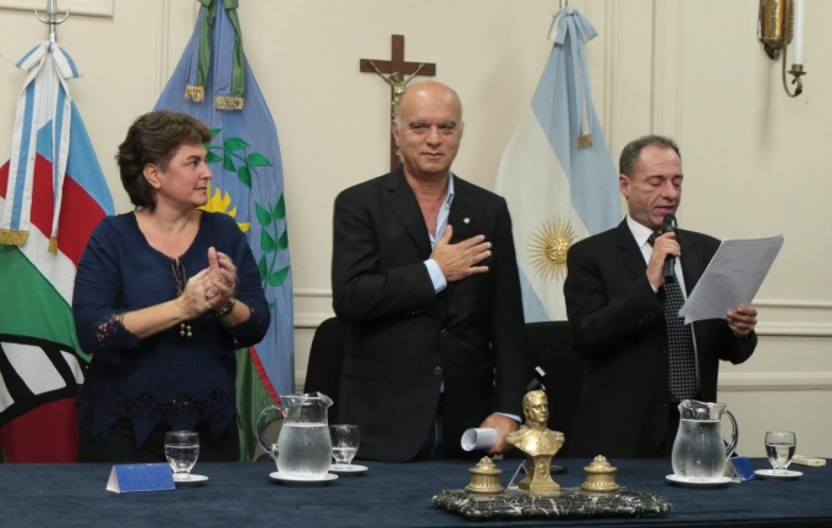 El intendente de Lanús logró que el Concejo Deliberante le de vía libre para privatizar tres inmuebles municipales