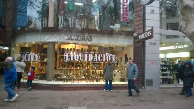 Aumentos de la luz asfixian al comercio en Mendoza