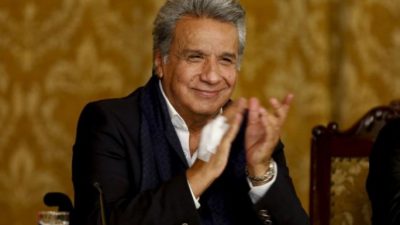 Ecuador vota en referéndum a favor de limitar a dos periodos el mandato presidencial