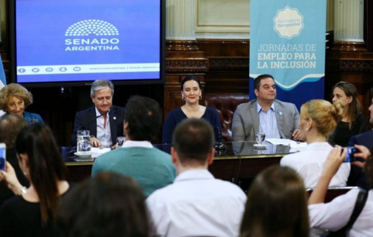 Escándalo: el Estado contrata discapacitados para la función pública y les paga el valor de un plan