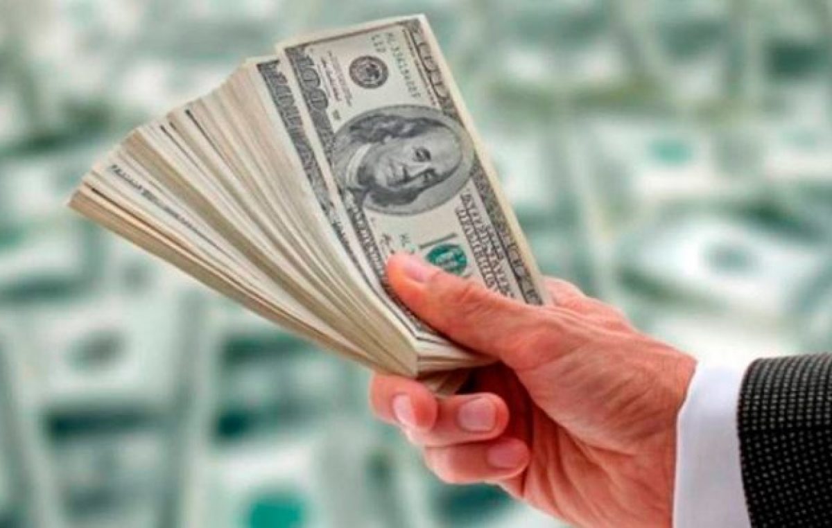 Deuda externa sin freno para financiar la fuga