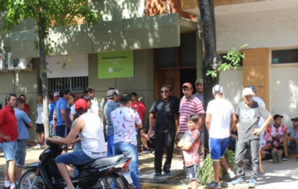 Reclamo desesperado en Junín: 86 trabajadores de un frigorífico quedaron en la calle