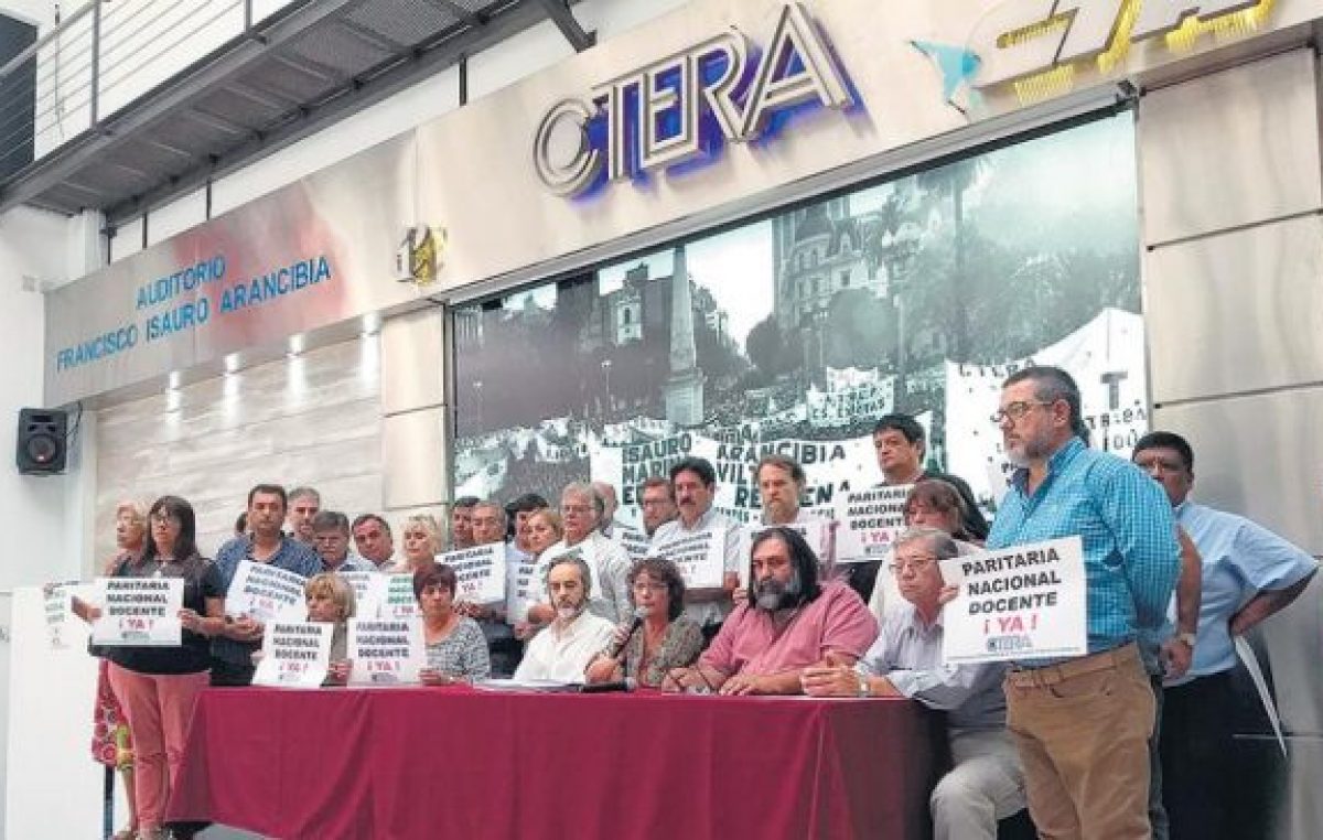 Diálogo pero con la mayoría de los maestros afuera