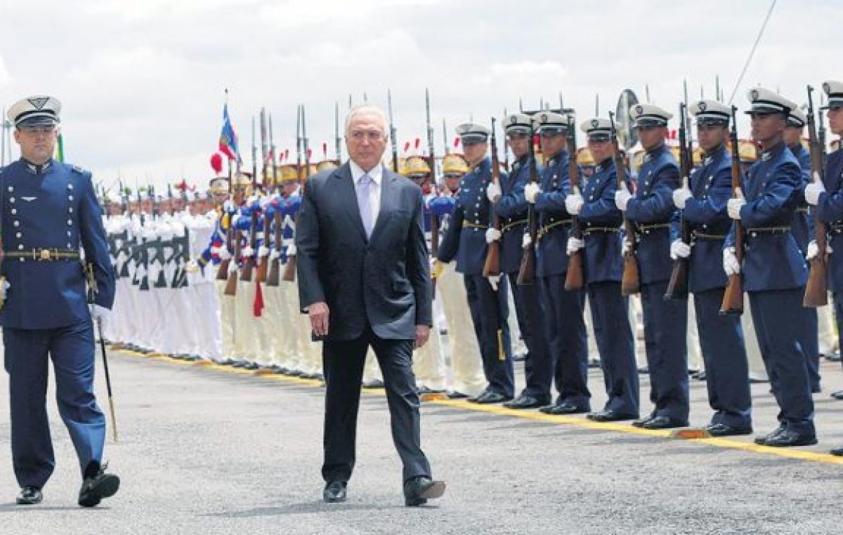 Temer les dio más poder a los militares brasileños
