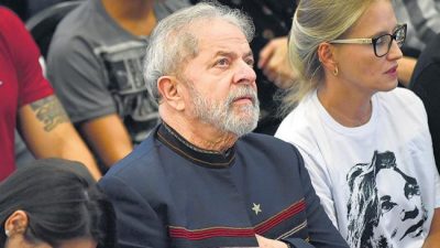 Le cierran la puerta