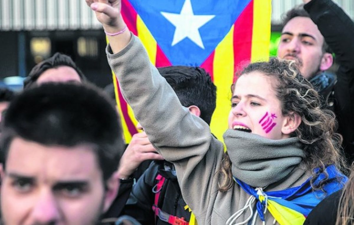 «Primavera catalana»: bloqueos de rutas por el arresto de Puigdemont