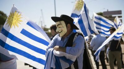 Productores agrarios protestan por altos costos en Uruguay