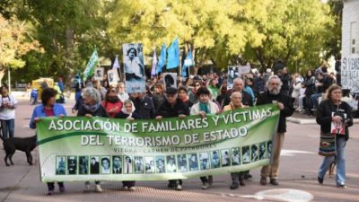 Patagones: El intendente mandó a la Policía a impedir que pintaran pañuelos durante la marcha del 24