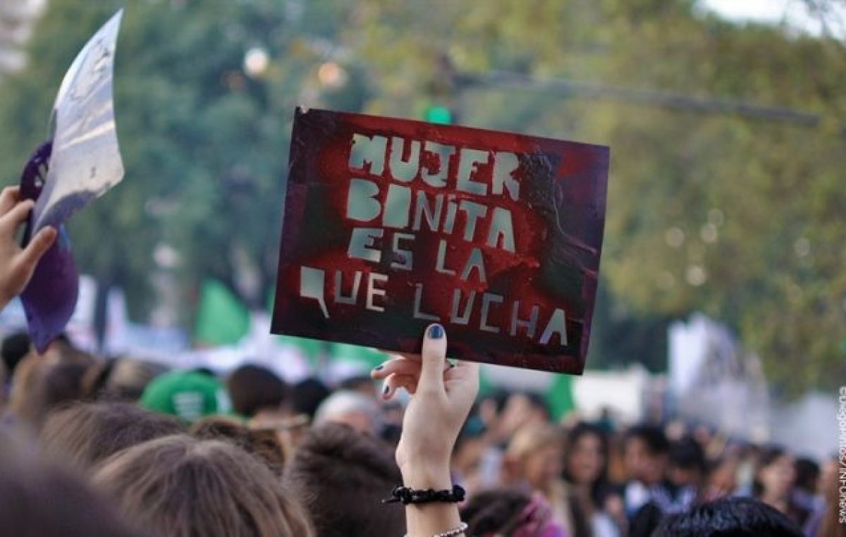 Paran y se movilizan las mujeres de Argentina y el mundo: “Basta de ajuste y despidos, aborto legal ya”