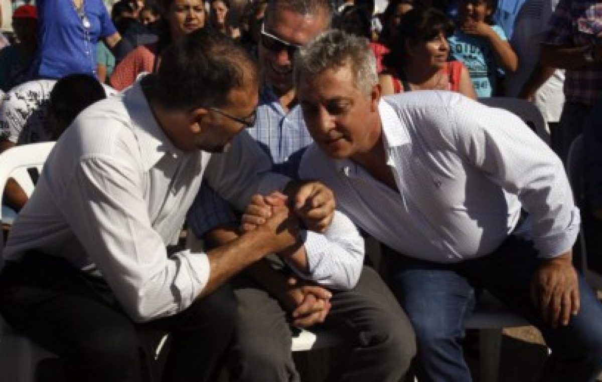 El gobernador de Mendoza también quiere un techo para las paritarias municipales