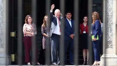 Acusado de corrupción, Kuczynski renunció a la presidencia de Perú