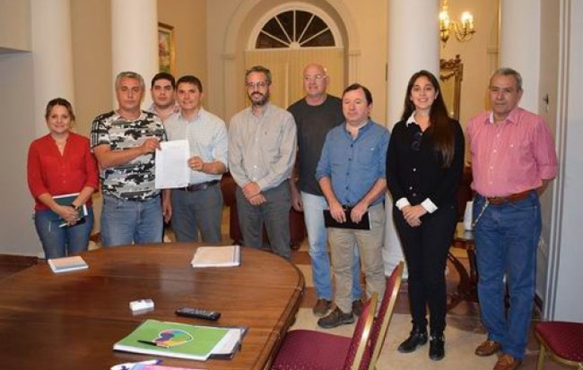 Aumento salarial para municipales correntinos del 22,5 %