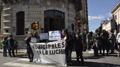 Jerarquizados suspendieron marcha al Municipio de Paraná tras recibir la convocatoria a paritarias 