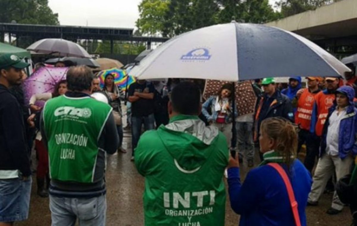 Medio sueldo para los trabajadores del INTI