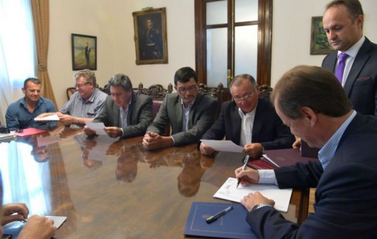 Más municipios entrerrianos acceden al crédito internacional gestionado por la provincia