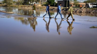 Neuquén: Qué esconde la pelea entre Gutiérrez y Quiroga por el servicio de agua y cloacas