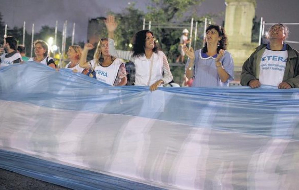 Paro y marcha por los sueldos docentes