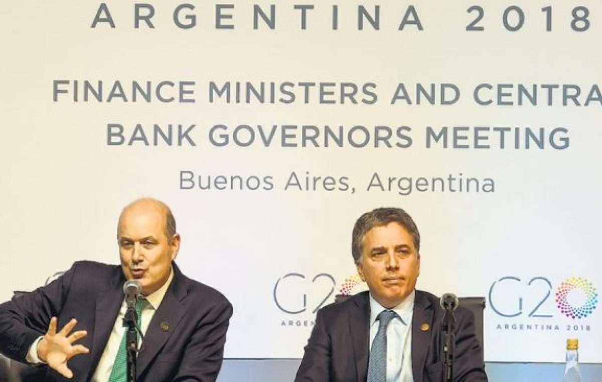 Con el librito del libre comercio