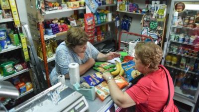 Almaceneros neuquinos se sostienen con ventas «de a puchitos»