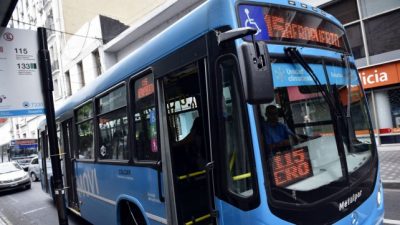 El municipio rosarino pone en duda el debut del nuevo sistema de transporte