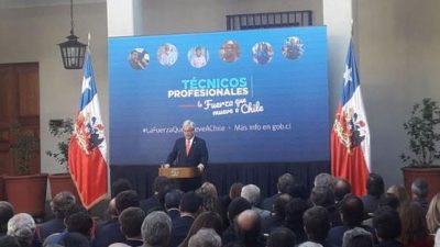 Piñera envía proyecto para gratuidad de educación técnica en Chile previo a marcha de estudiantes