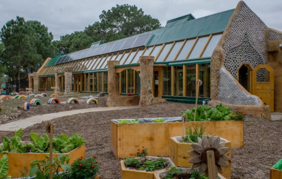 Mar Chiquita: a días de su inauguración, así luce la primera escuela sustentable del país