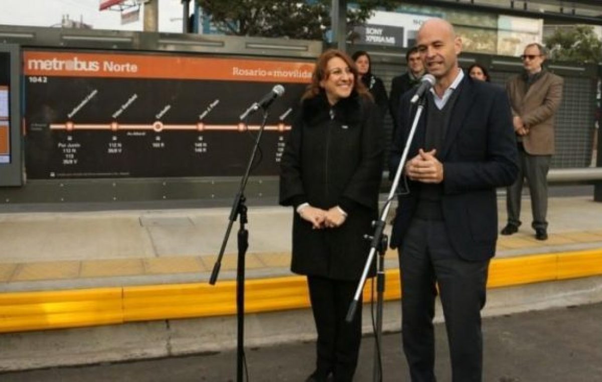 Dietrich cruzó a la intendenta de Rosario y negó recorte de los subsidios al transporte