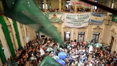 Los trabajadores municipales de Bahía definen los pasos a seguir en una asamblea extraordinaria