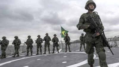 En pleno siglo XXI, los militares vuelven a ser un factor de poder en Brasil y se enciende un alerta