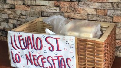 Más solidaridad en el ajuste: en una panadería de La Plata regalan el pan a los que no pueden pagarlo
