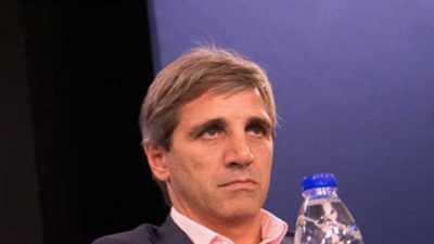 Tras la huida, piden reanudar la interpelación a Caputo: «Evadió las preguntas como si fueran impuestos»