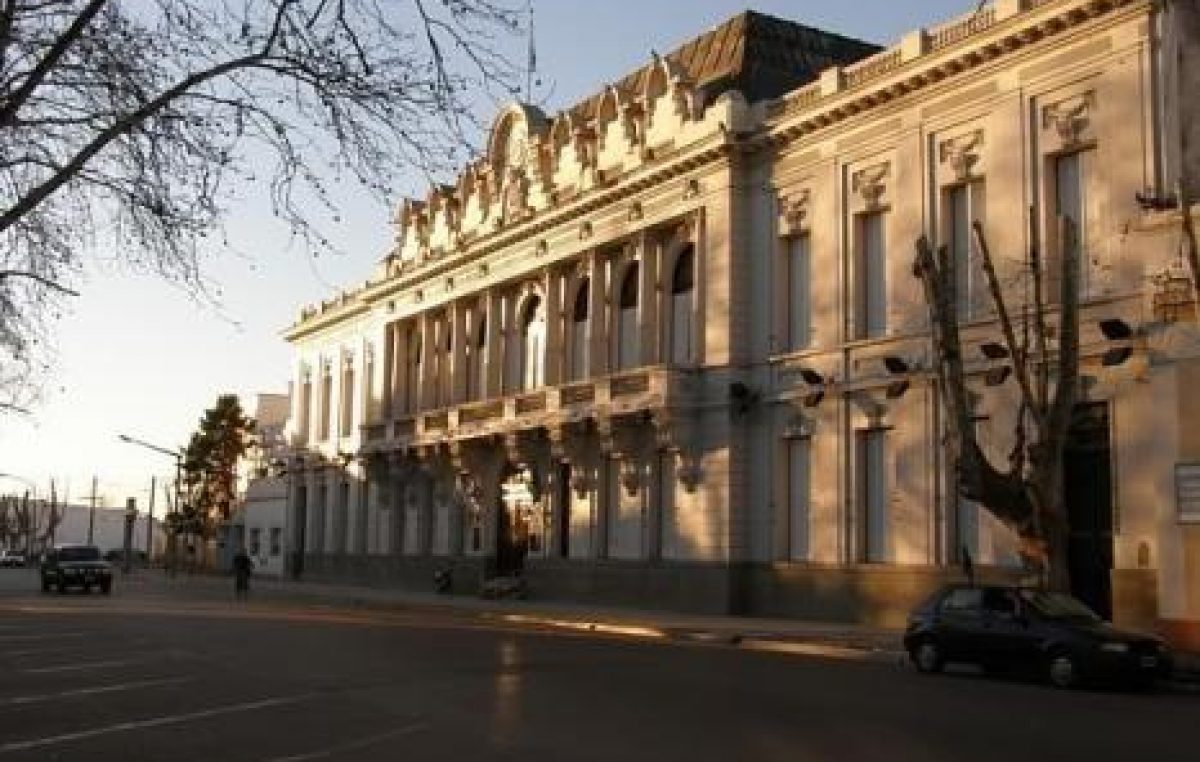 Pehuajó: El intendente pateó el tablero y anunció 32,5% de aumento para los municipales