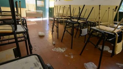 La Provincia de Córdoba transfiere a los municipios la limpieza de las escuelas