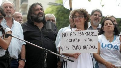 Vidal maquilló la oferta y paran los maestros