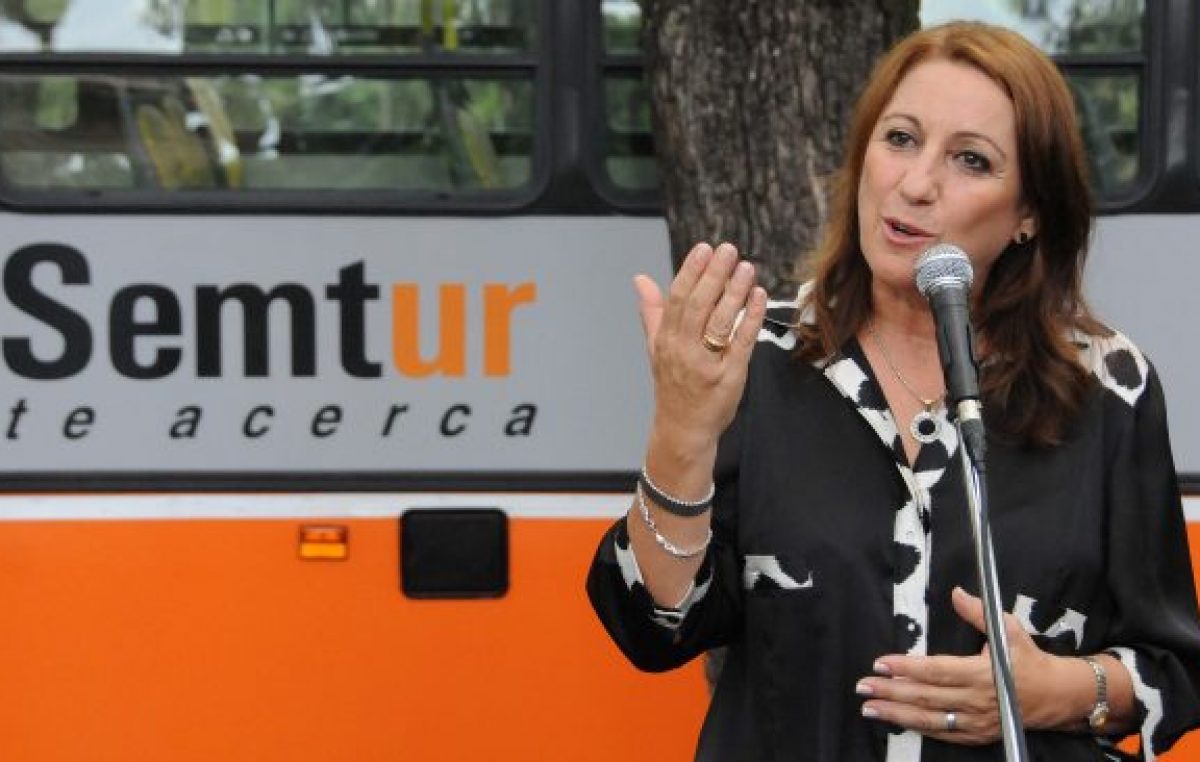 La intendenta de Rosario insiste ante Macri por más subsidios al transporte urbano