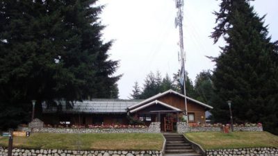 El intendente de Villa La Angostura gasta horas extra políticas