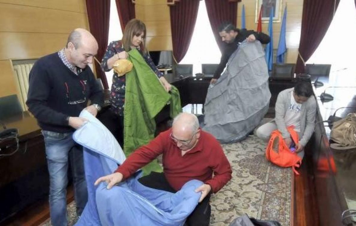España: Trabajadores municipales se encierran en el Ayuntamiento de Langreo