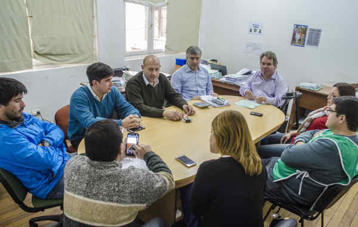 Paritarias: el Ejecutivo de Azul y el STMA acordaron un aumento salarial del 8 por ciento por seis meses