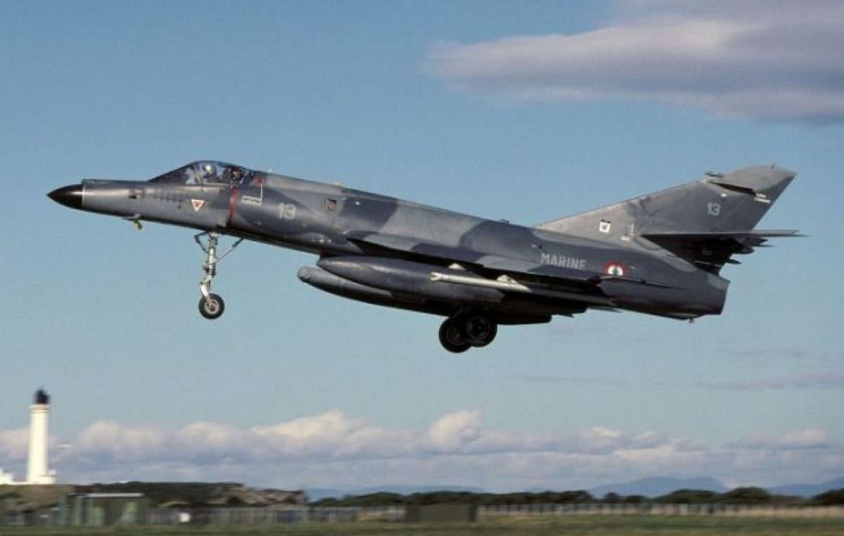 En medio de la crisis y el acuerdo con el FMI, el gobierno compró cinco aviones de guerra