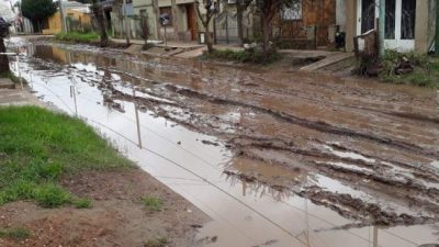Hartos del abandono, vecinos de Lima tomaron la delegación municipal y piden obras al intendente