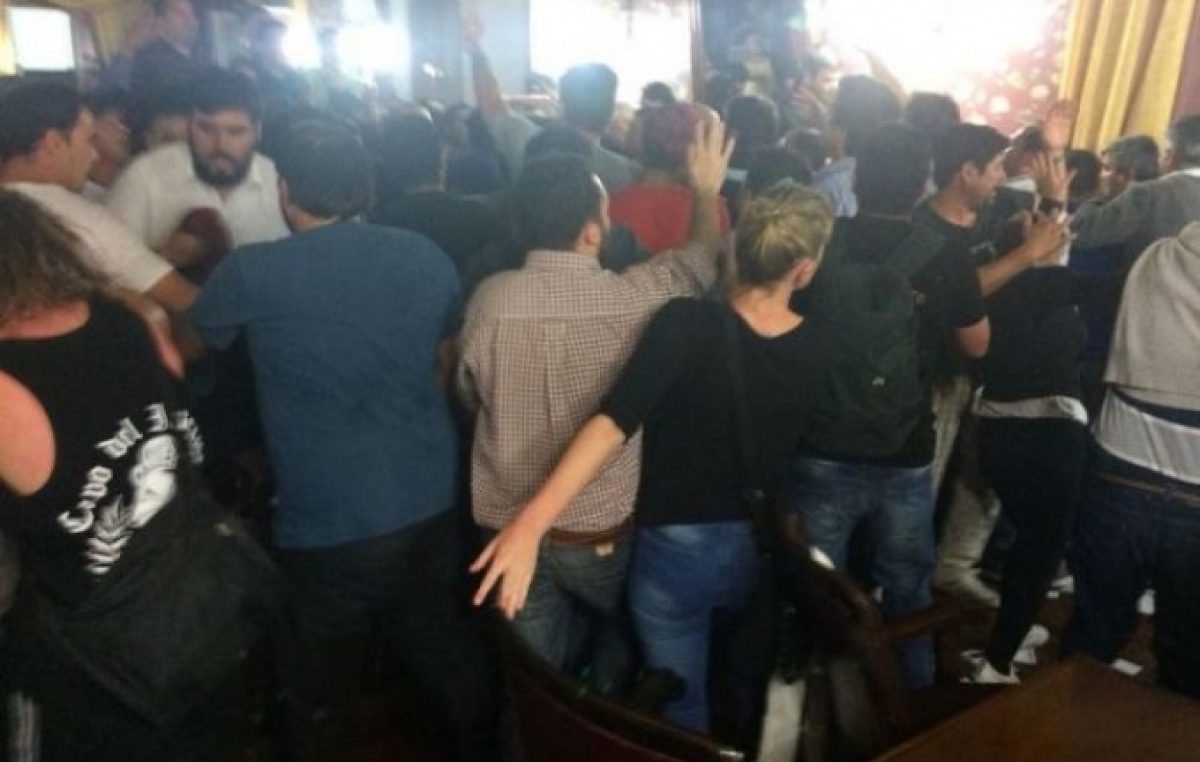 Empujones, golpes y hasta un sillazo en plena sesión por la adhesión al Pacto Fiscal en Mercedes