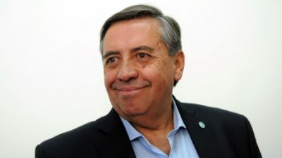 Mendoza: Los viajes de Irrigación, 18 personas se fueron al exterior en pleno conflicto por el agua