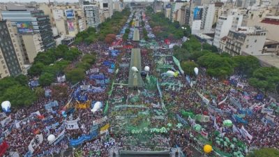 25M contra el FMI: gran convocatoria y expectativa para el acto del 25 de mayo en el Obelisco