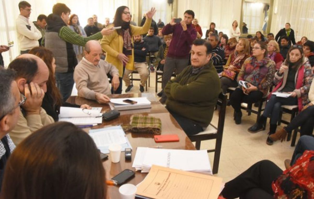 Frenaron el proyecto que retiraba a empleados municipales de Santa Rosa