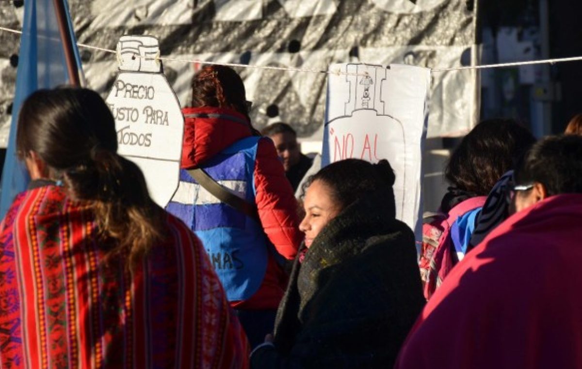 Familias neuquinas de bajos recursos sostienen que la mitad de sus ingresos se va en tarifas
