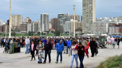 Para el 70% de los marplatenses, el turismo no impacta en su economía
