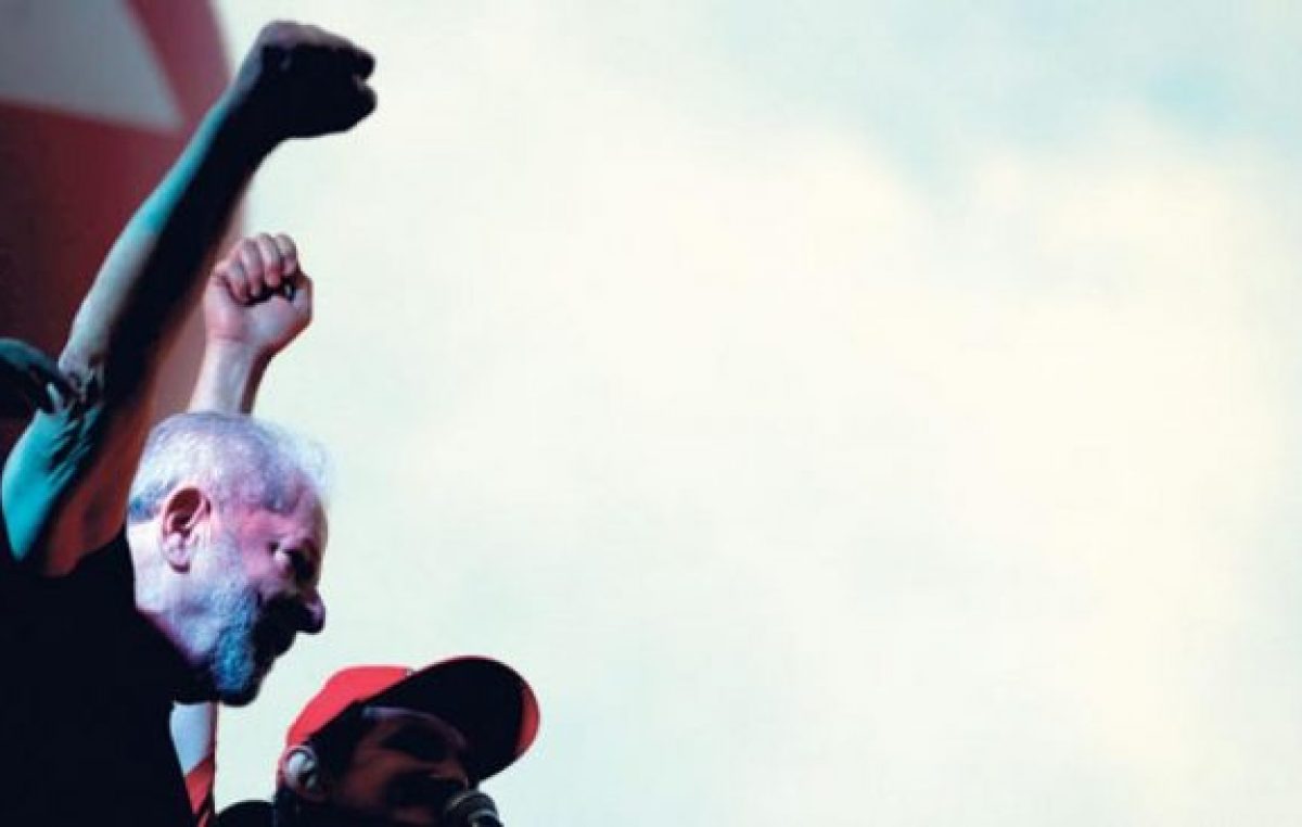 Lula cumple un mes como preso político