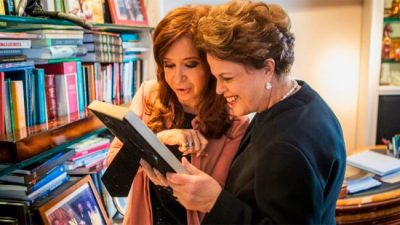 Cristina y Dilma denunciaron el «ataque a los gobiernos populares»