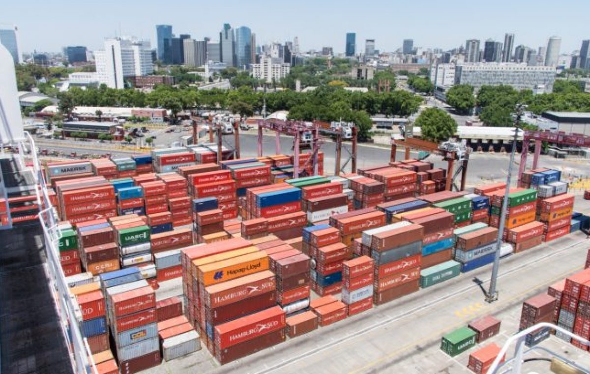 Cada vez más dependiente del financiamiento externo