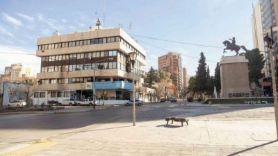 El intendente de Neuquén recalcó que descontarán el día a los que hagan paro